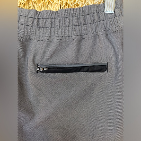 Lululemon💎EUC VINTAGE🦄Varsity Shorts 2014🦄Black (grey denim effect)🦄Size 6 - Picture 10 of 16